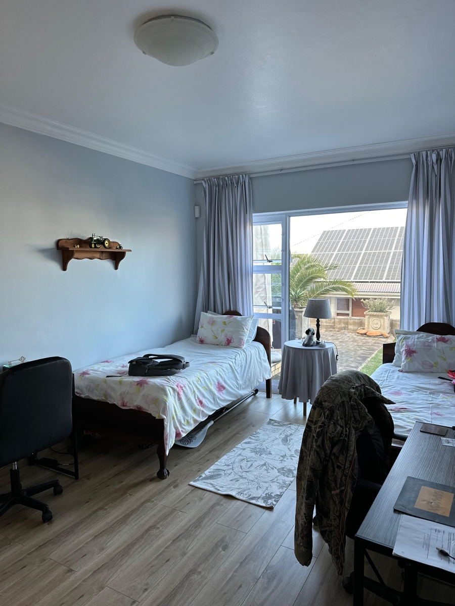 To Let 2 Bedroom Property for Rent in Outeniqua Strand Western Cape